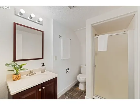 1097 N 10th Court Coos Bay OR 97420