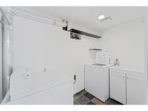 1097 N 10th Court Coos Bay OR 97420
