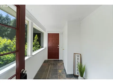 1097 N 10th Court Coos Bay OR 97420