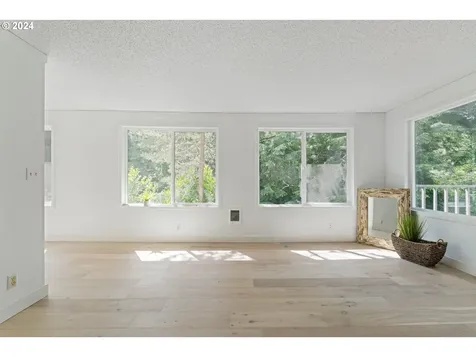 1097 N 10th Court Coos Bay OR 97420