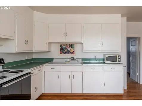 3290 Myrtle Street North Bend OR 97459