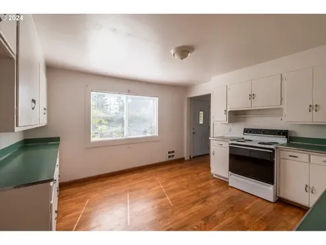 3290 Myrtle Street North Bend OR 97459