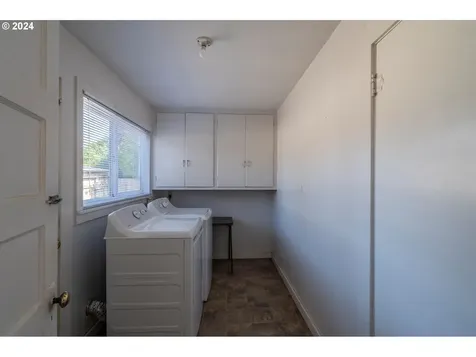 3290 Myrtle Street North Bend OR 97459