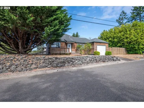 3290 Myrtle Street North Bend OR 97459