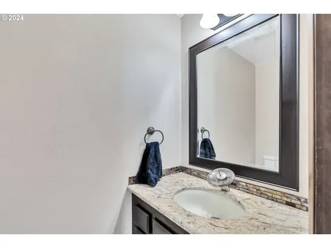 4855 NW Shaniko Court Portland OR 97229