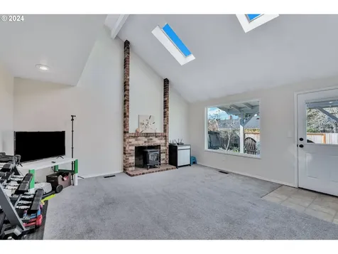 4855 NW Shaniko Court Portland OR 97229