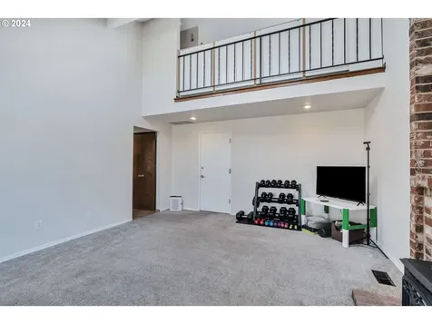 4855 NW Shaniko Court Portland OR 97229
