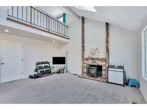 4855 NW Shaniko Court Portland OR 97229
