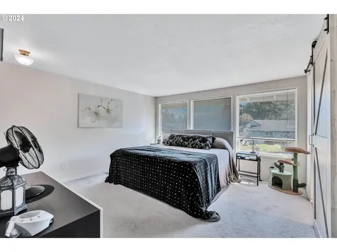 4855 NW Shaniko Court Portland OR 97229