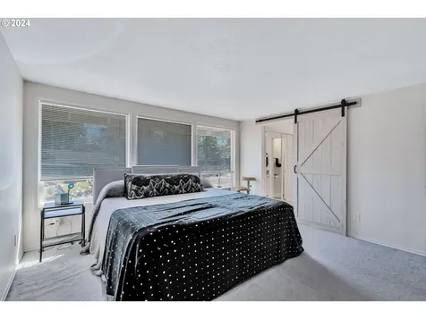 4855 NW Shaniko Court Portland OR 97229