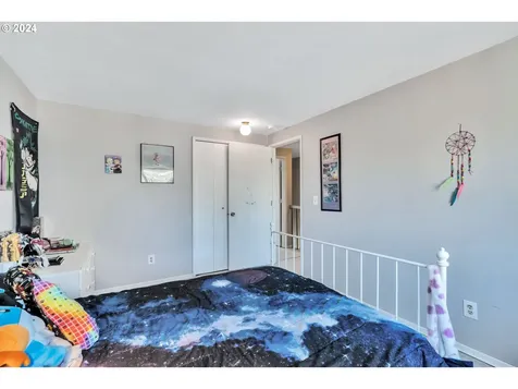 4855 NW Shaniko Court Portland OR 97229