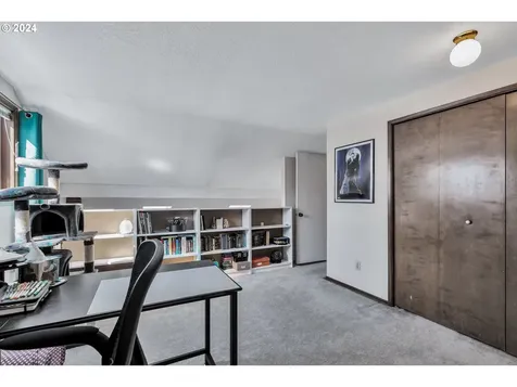 4855 NW Shaniko Court Portland OR 97229