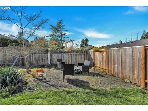 4855 NW Shaniko Court Portland OR 97229