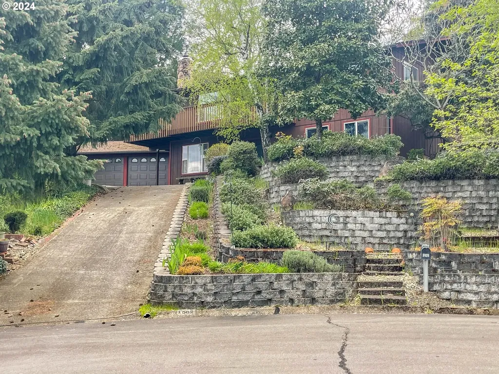 1562 Nw Randall Court Roseburg OR 97471