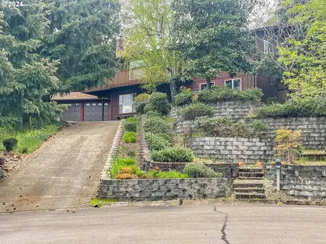 1562 Nw Randall Court Roseburg OR 97471