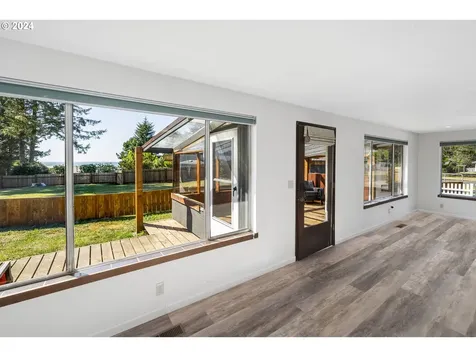 799 Nw Estate Place Seal Rock OR 97376