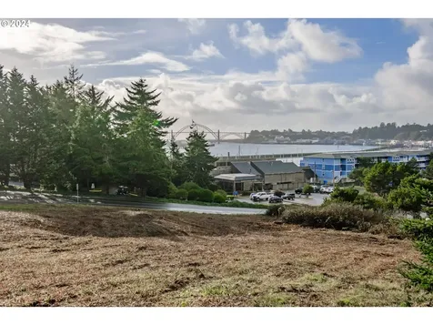 1005 SE Bay Boulevard Newport OR 97365