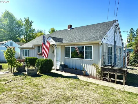 878 NE Willow Street Roseburg OR 97470