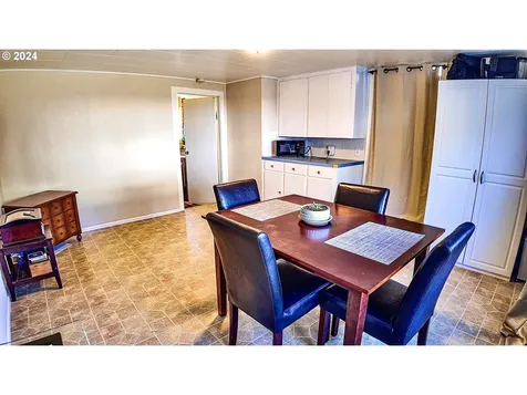 878 NE Willow Street Roseburg OR 97470