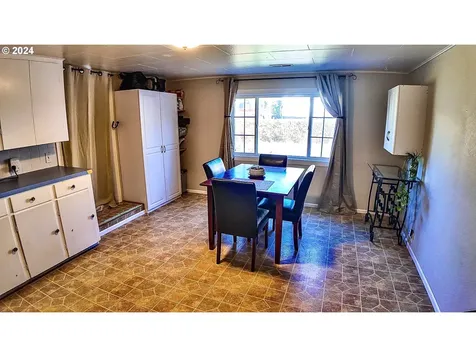 878 NE Willow Street Roseburg OR 97470