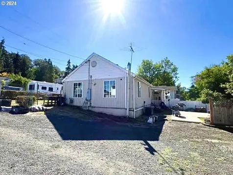 878 NE Willow Street Roseburg OR 97470