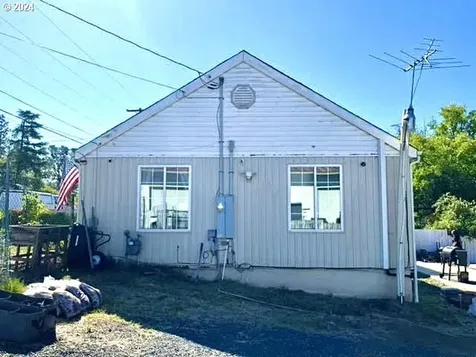 878 NE Willow Street Roseburg OR 97470