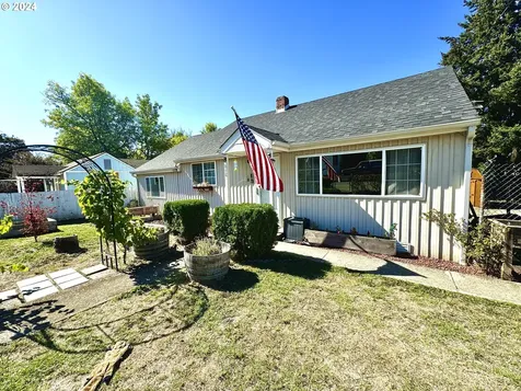 878 NE Willow Street Roseburg OR 97470