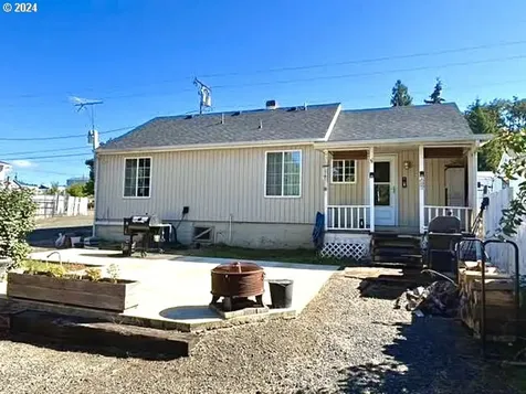 878 NE Willow Street Roseburg OR 97470