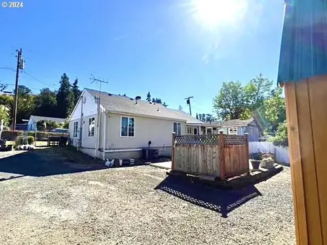 878 NE Willow Street Roseburg OR 97470