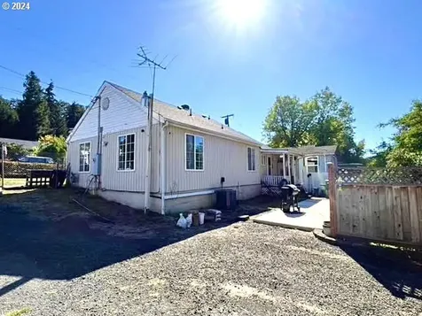 878 NE Willow Street Roseburg OR 97470