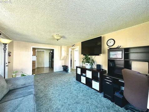 878 NE Willow Street Roseburg OR 97470