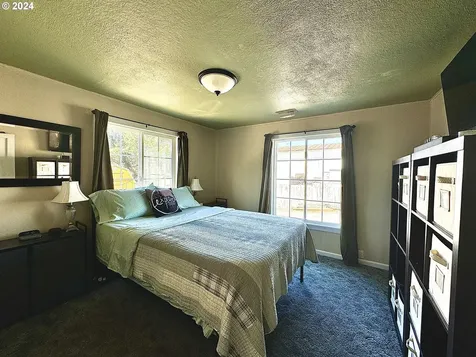 878 NE Willow Street Roseburg OR 97470