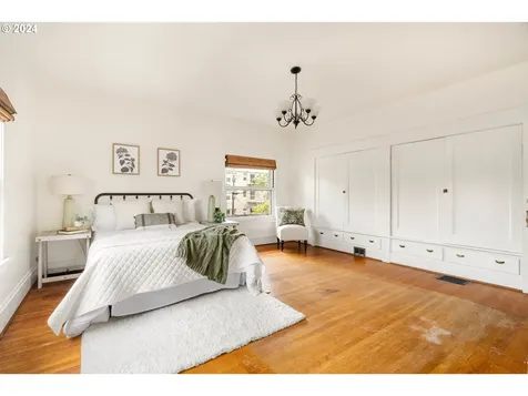 2157 NE Halsey Street Portland OR 97232
