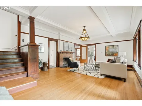 2157 NE Halsey Street Portland OR 97232