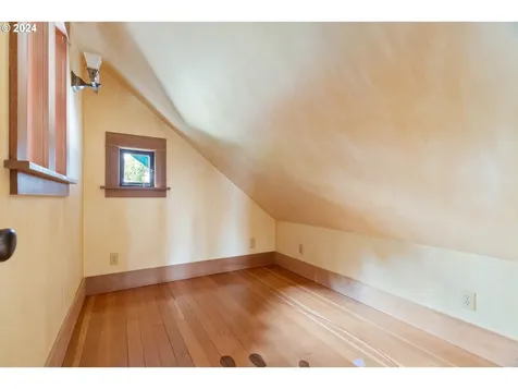 2157 NE Halsey Street Portland OR 97232