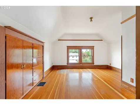 2157 NE Halsey Street Portland OR 97232