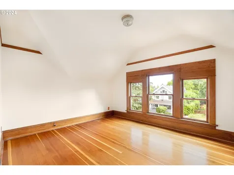 2157 NE Halsey Street Portland OR 97232