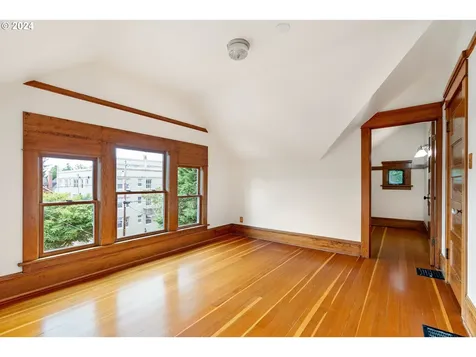 2157 NE Halsey Street Portland OR 97232