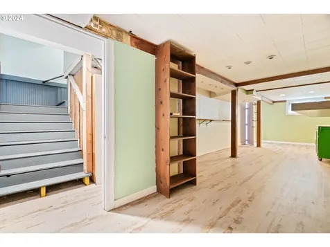 2157 NE Halsey Street Portland OR 97232