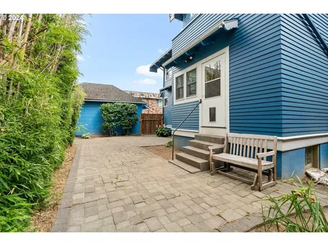 2157 NE Halsey Street Portland OR 97232