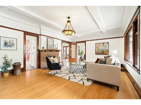 2157 NE Halsey Street Portland OR 97232