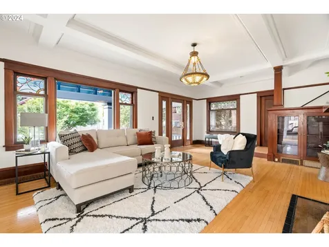 2157 NE Halsey Street Portland OR 97232
