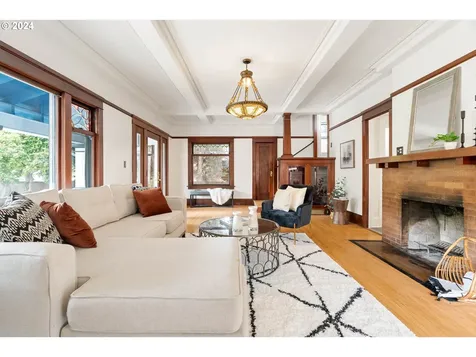 2157 NE Halsey Street Portland OR 97232