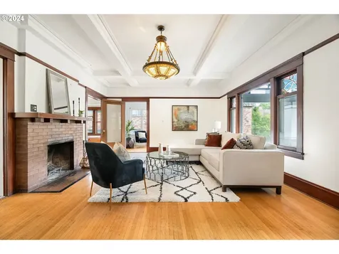 2157 NE Halsey Street Portland OR 97232