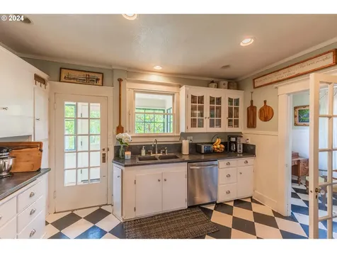 1021 S 4th Street Coos Bay OR 97420