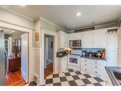 1021 S 4th Street Coos Bay OR 97420
