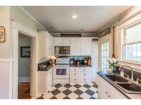 1021 S 4th Street Coos Bay OR 97420