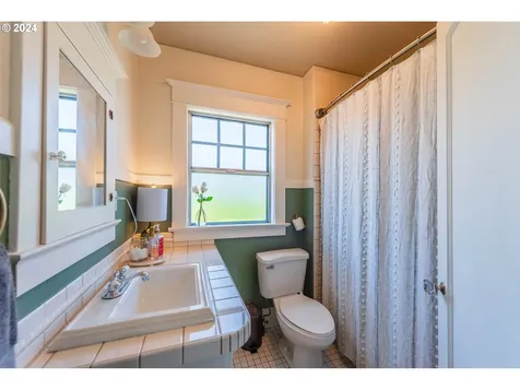 1021 S 4th Street Coos Bay OR 97420