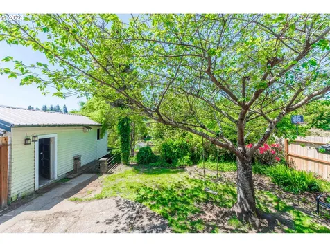 1021 S 4th Street Coos Bay OR 97420