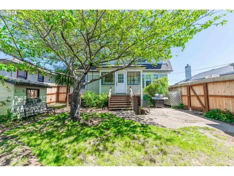 1021 S 4th Street Coos Bay OR 97420